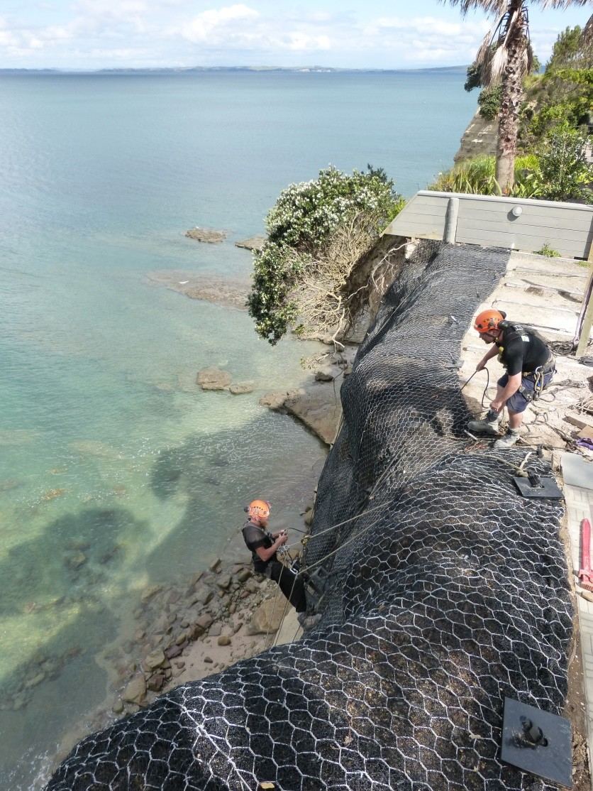 Mesh installation on a stabilised clifftop slope