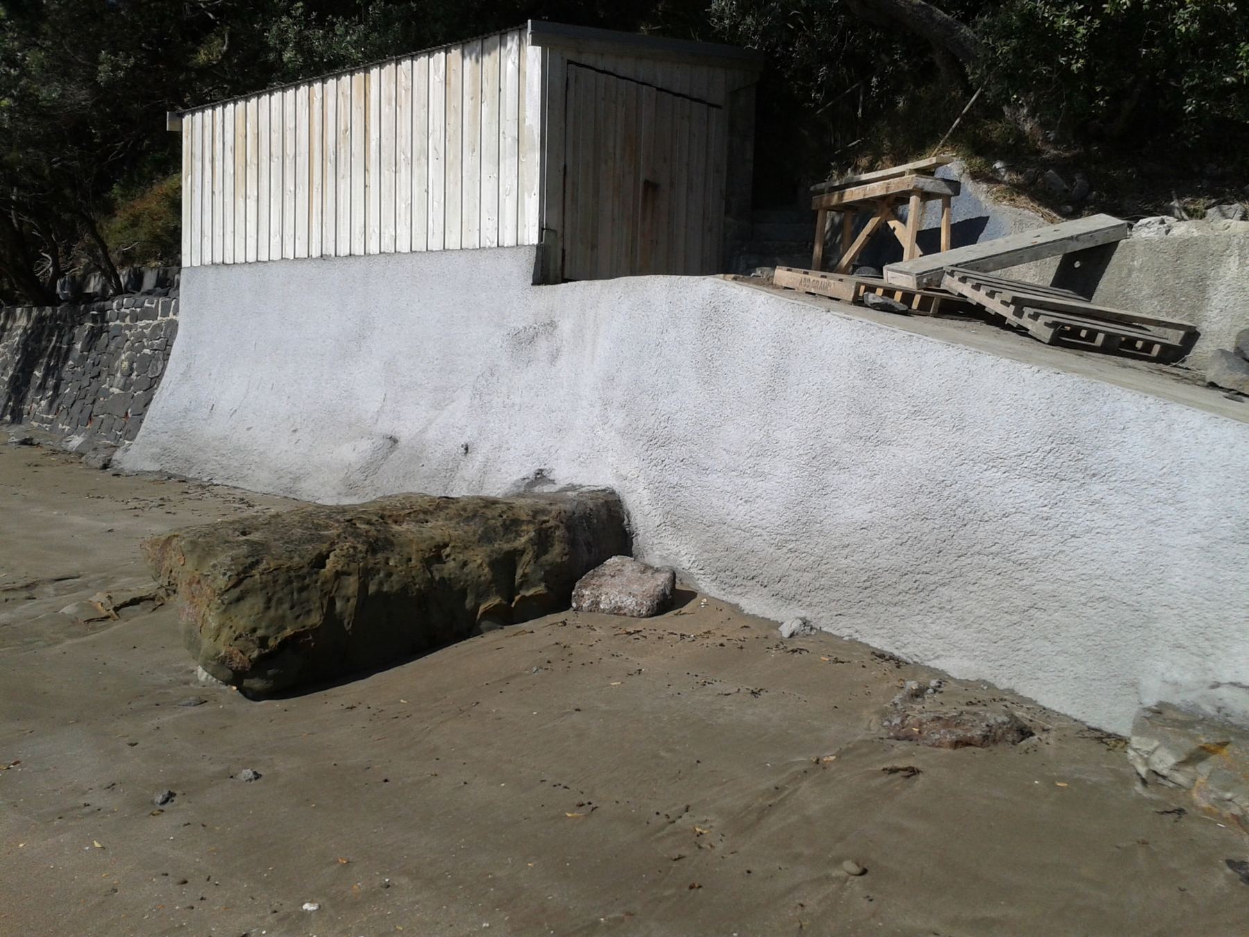 Completed shotcrete retaining wall on a beachfront at Narrow Neck